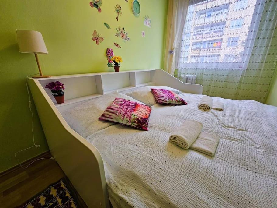 Family For 6, 10mins To Centre, Free Parking, Quiet Location, New Furniture, Balcony Apartamento