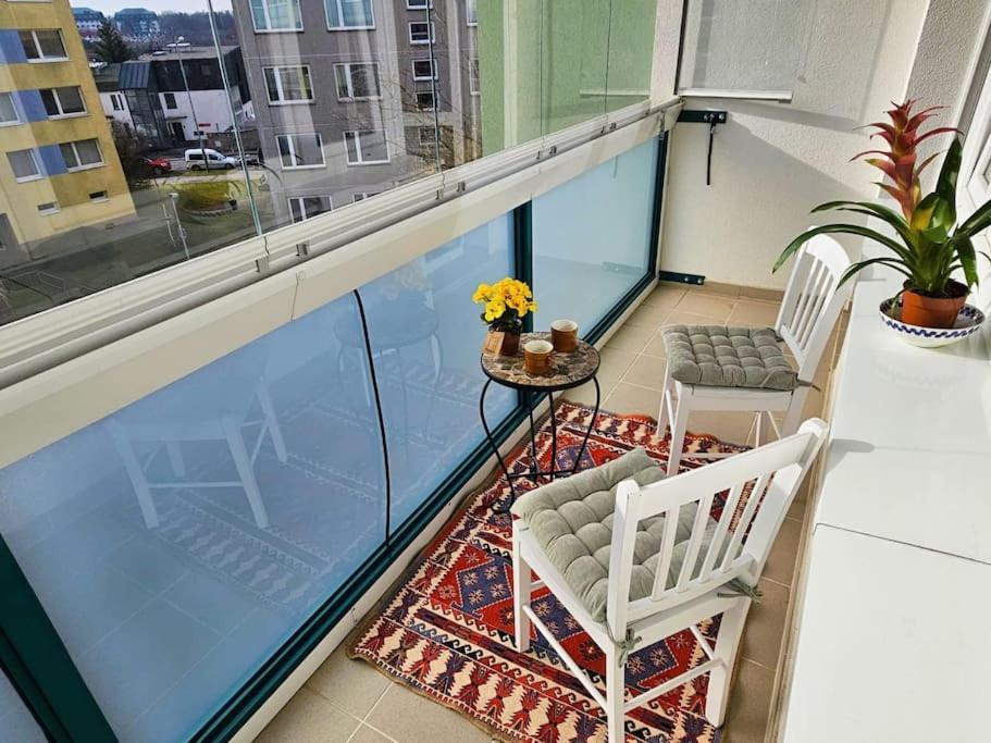 Apartamento Family For 6, 10mins To Centre, Free Parking, Quiet Location, New Furniture, Balcony Praga