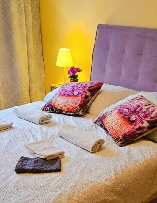 Family For 6, 10mins To Centre, Free Parking, Quiet Location, New Furniture, Balcony Apartamento *